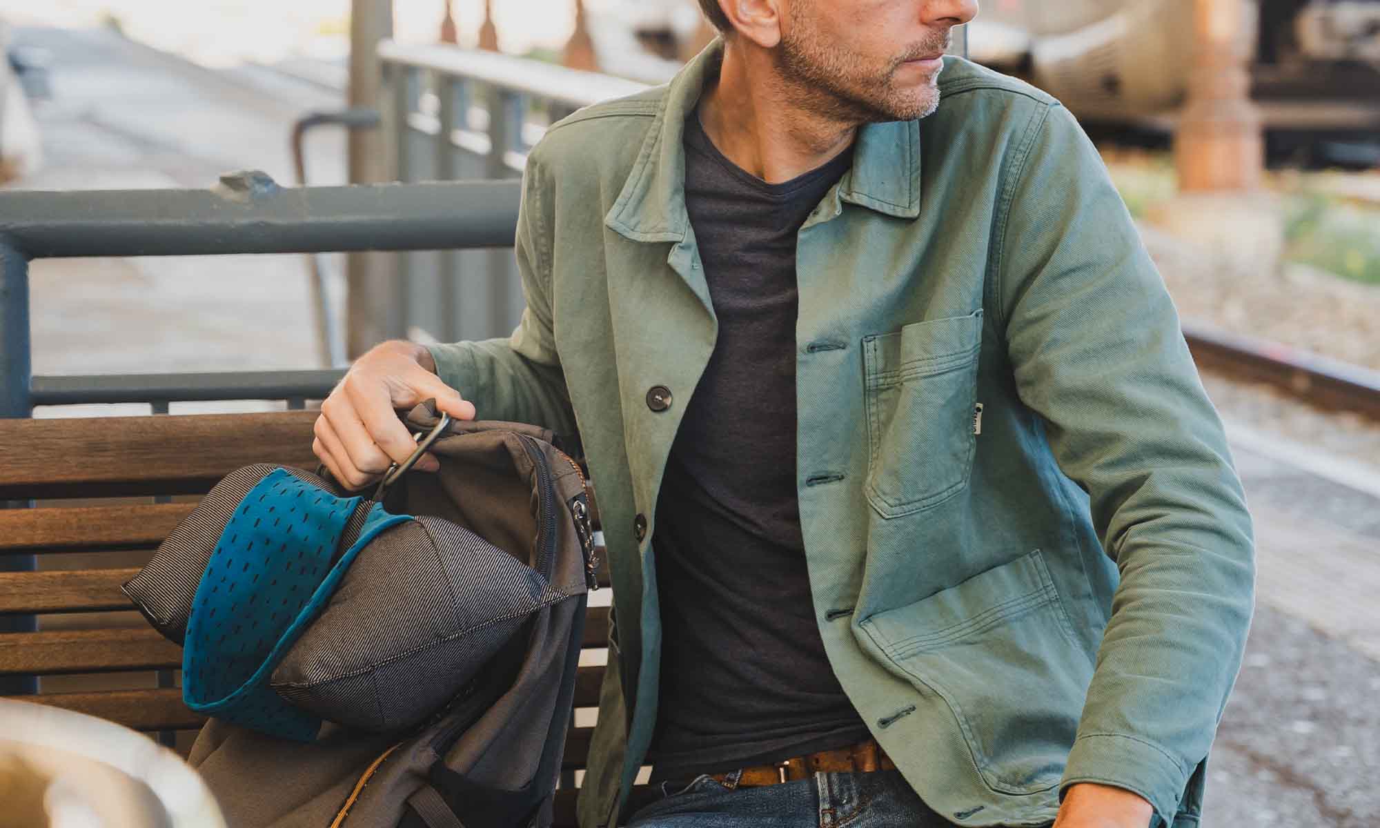 Guide cadeaux de noël : des coussins parfaits pour chaque homme selon son âge.