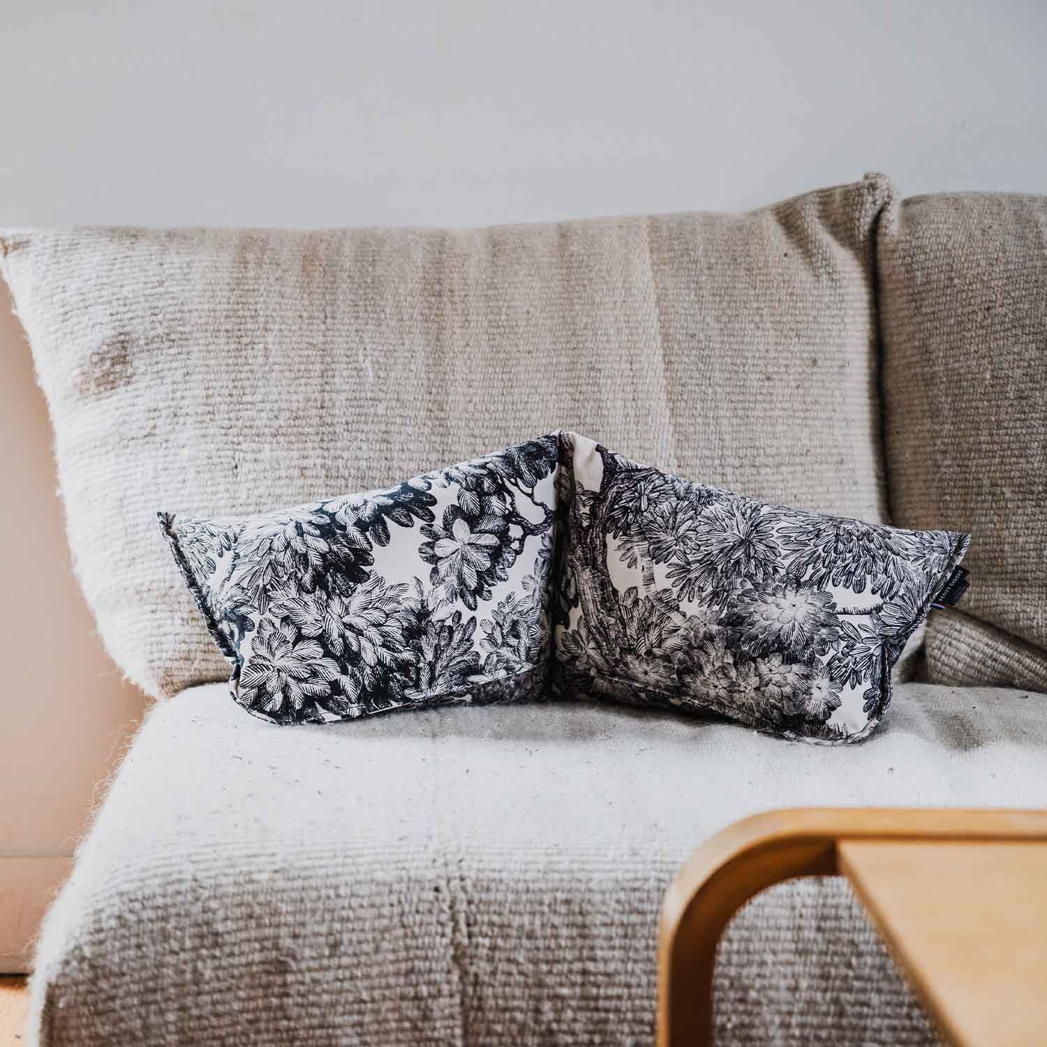 Coussin repose tête et de décoration · ƩPICUR Artémis