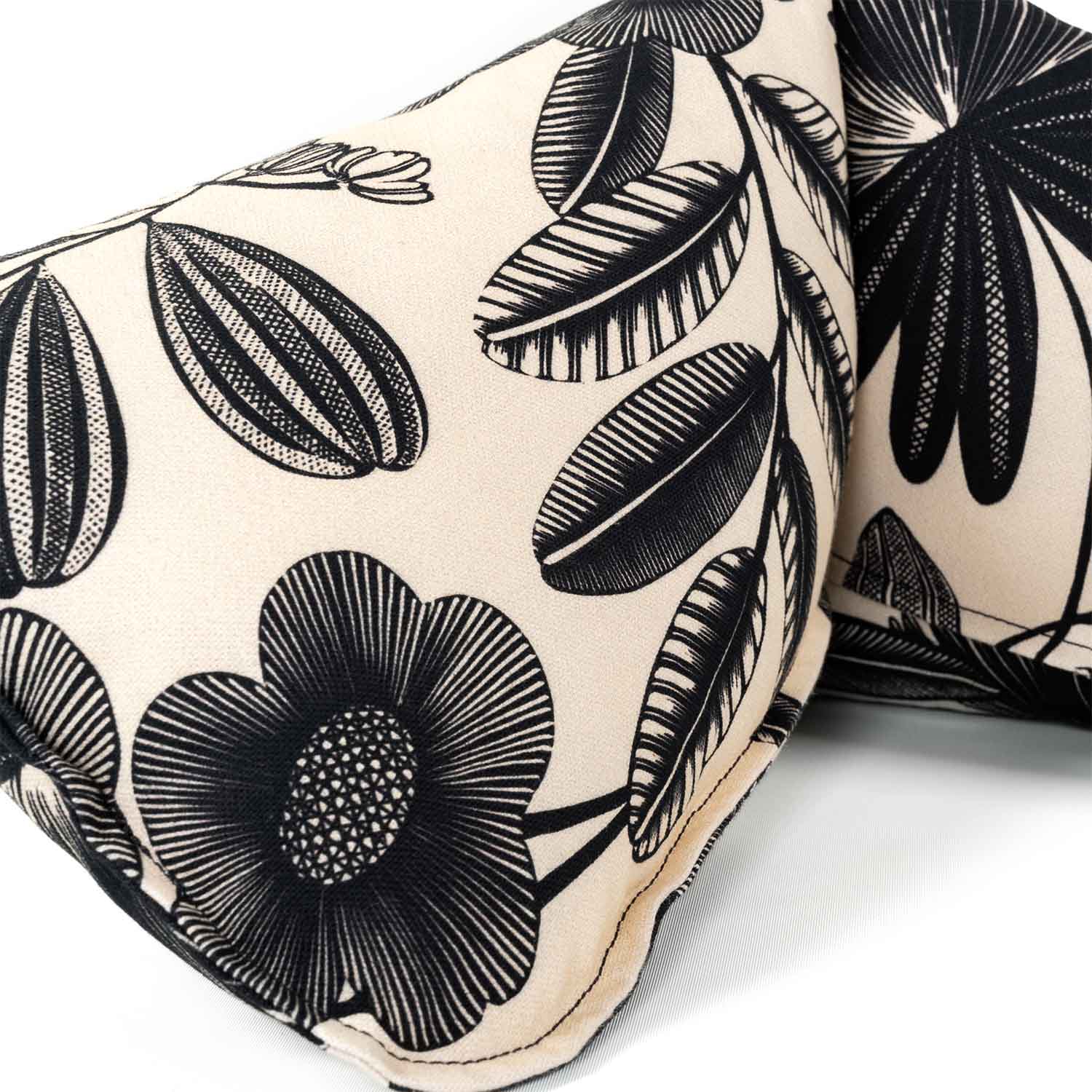 Headrest and decorative cushion · ƩPICUR Antalaha