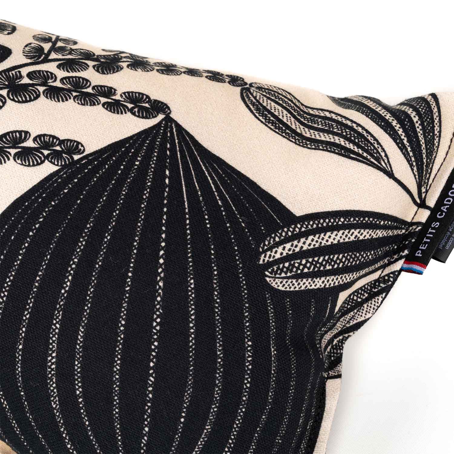 Headrest and decorative cushion · ƩPICUR Antalaha